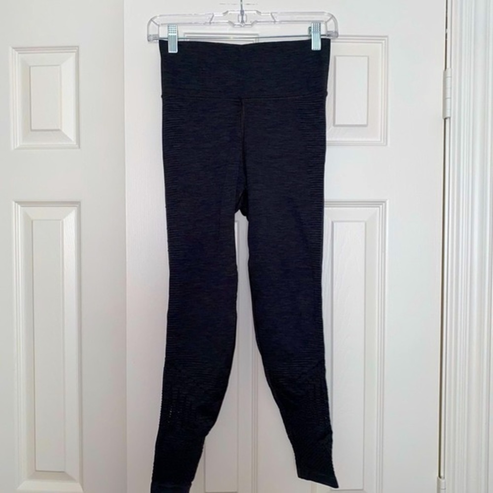 Athleta Cropped Leggings With Cutout Detailing